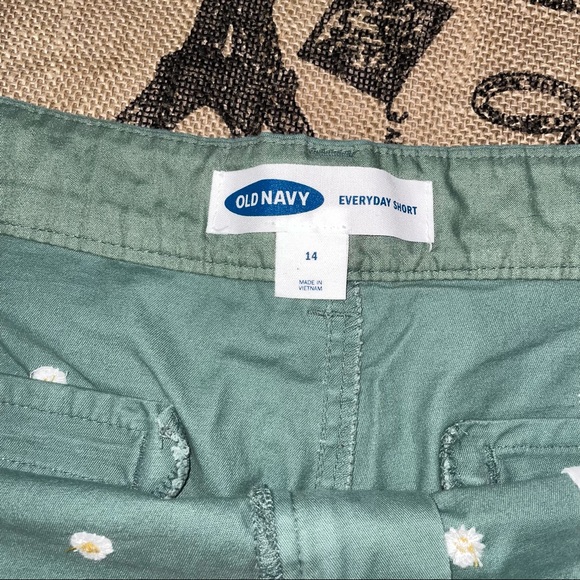 Old Navy NWT! Everyday Short Green Daisy  Embroidery Short Size 14 - Picture 5 of 11